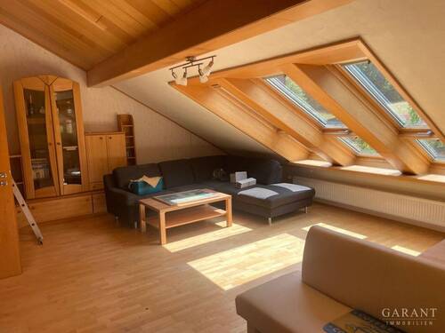 Wohnen - Gemütliche Dachgeschosswohnung mit Balkon, Gartenanteil und Garage in Habichsthal