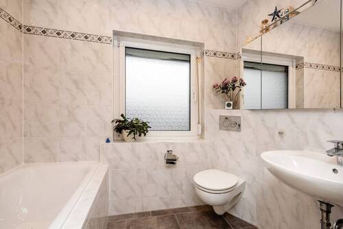Badezimmer im Obergeschoss - 