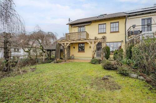 Außenansicht - 6 Zimmer Doppelhaushälfte zum Kaufen in Affalterbach