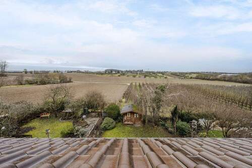 Feldrand-Lage - 6 Zimmer Doppelhaushälfte in Affalterbach