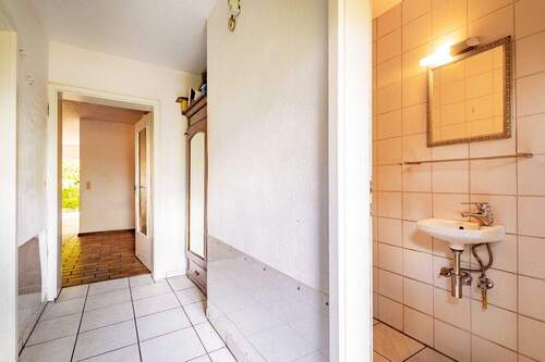 EG Eingangsbereich und Gäste WC - 