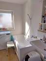 Helles Tageslichtbad mit Wanne - 3 Zimmer Etagenwohnung in Rednitzhembach