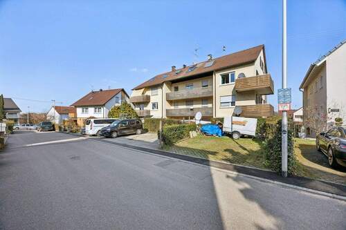 Hausansicht - Charmante 3-Zimmer-Wohnung mit optimaler Raumaufteilung