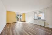 Wohnzimmer - 3 Zimmer Etagenwohnung zum Kaufen in Möglingen