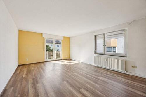 Wohnzimmer - 3 Zimmer Etagenwohnung zum Kaufen in Möglingen