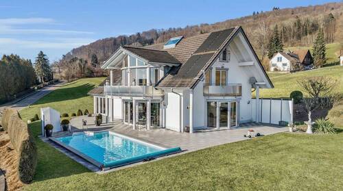 Bild 1 - Außergewöhnliches Wohndomizil mit Panoramablick und Pool