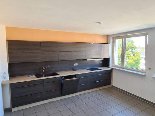 Große Wohnküche mit Einbauküche - 4 Zimmer Etagenwohnung in Nürnberg