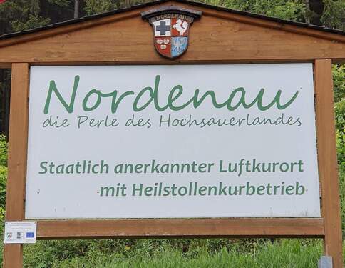 Schild am Dorfeingang - 