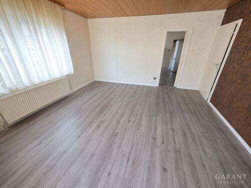 Wohnzimmer WHG 1.OG links mit Zugang zu Zimmer 2 - 