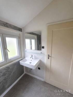 Bad Blickwinkel Duschseits WHG 1.OG links - 