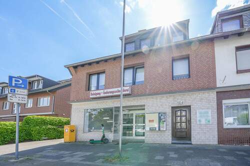 Hausansicht - 4 Zimmer Mehrfamilienhaus, Wohnhaus zum Kaufen in Kaarst