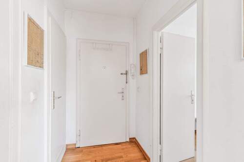 Flur - 3 Zimmer Etagenwohnung zum Kaufen in Berlin