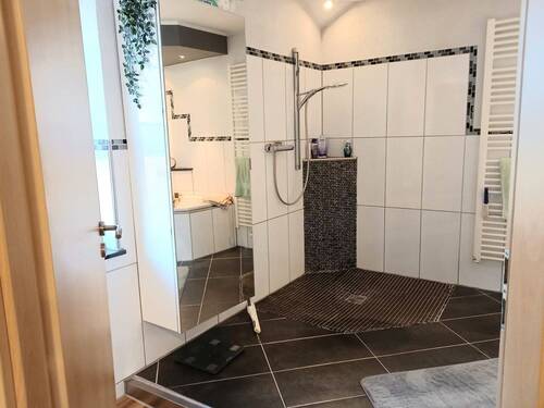 Dusche mit Bodenablauf - 