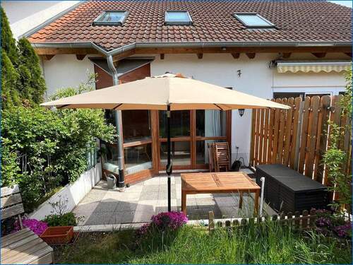 Garten und Terrasse - Singen-Bohlingen, schönes Reihenmittelhaus mit Garten, Carport u. EBK, in idealer und ruhiger Lage!