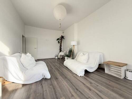 Zimmer I - 3 Zimmer Etagenwohnung in Frankfurt am Main