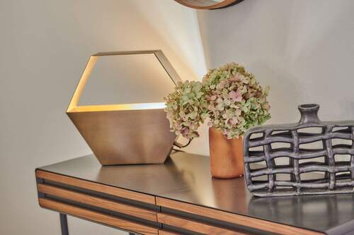 Beispieleinrichtung - ERSTEBEZUG NACH RENOVIERUNG IN 2026 - Erdgeschosswohnung mit Balkon und Tageslichtbad. Zentraler geht es kaum