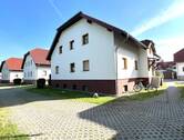 hintere Ansicht des Mehrfamilienhauses - 
