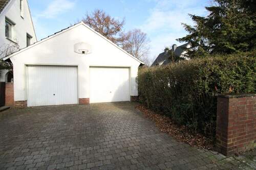 Garagen und Stellplätze - 