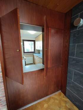 ... mit Durchreiche zur Küche - 