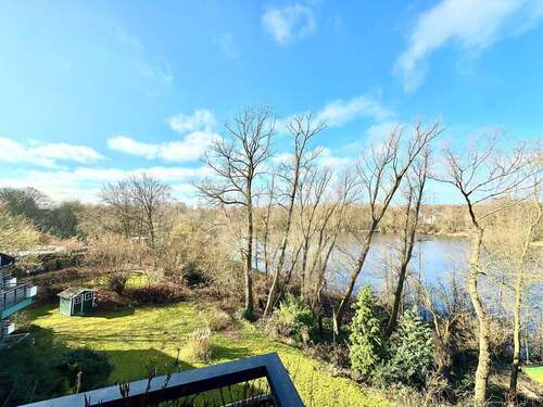 Aussicht Balkon - Erstbezug nach Sanierung - 2-Zimmer-Wohnung mit Balkon und See Blick und Tiefgaragen Stellplatz