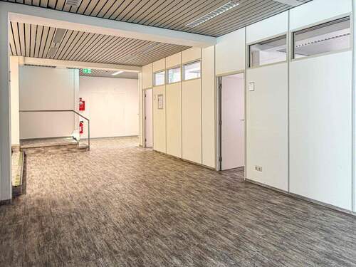 Flur / Empfang - Büro mit 205,00 m&sup2; in Kiel zur Miete