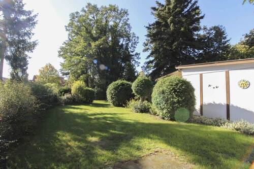 Grundstück mit Abrissobjekt - 