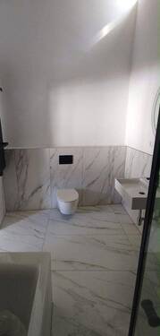 Badezimmer 1/2 - 