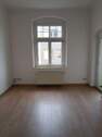 Wohn- und Schlafzimmer - 1-Zi.-Mietwohnung mit Balkon & Einbauküche (1. OG) - Meißen Cölln nähe Fachhochschule - MW3a0102