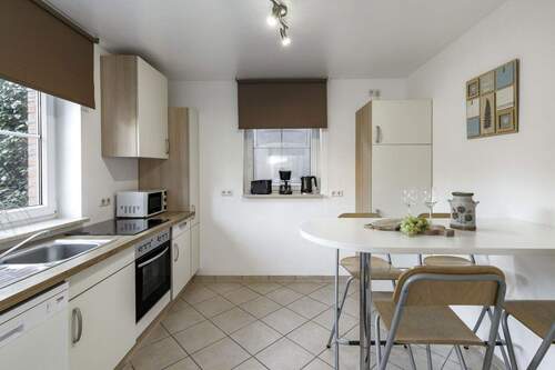 Einbauküche mit Essecke - 