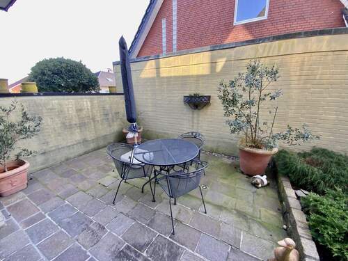 mit Frühstücksterrasse - 