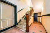 Treppenaufgang - 2 Zimmer Etagenwohnung zum Kaufen in Berlin