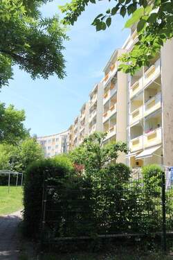 Eichenstraße 37-47 Balkonseitig - Schicke Zweiraumwohnung sucht neue Mieter