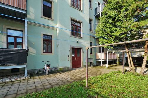 Hauseingang - Trachenberge: Balkon + Wanne + EBK mgl.*