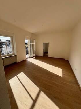 Wohnbereich.jpeg - Erstbezug nach Komplettsanierung! Aparte 2 - Zimmerwohnung mit Balkon in zentraler Lage