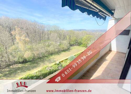 Balkon mit Blick auf Waldlandschaft - Wohnen im Grünen mit Ausblick - gepflegte 2-Zimmer-Wohnung mit Balkon und Tiefgarage!