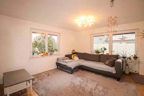 Wohnzimmer - 1. Stock - 1 Zimmer Mehrfamilienhaus, Wohnhaus in Bernried