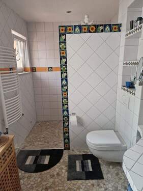 Bad und Toilette EG - Einfamilienhaus mit 250,00 m&sup2; in Leimersheim zum Kaufen