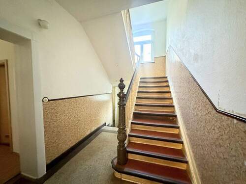 Treppenhaus - 9 Zimmer Mehrfamilienhaus, Wohnhaus zum Kaufen in Düsseldorf / Benrath