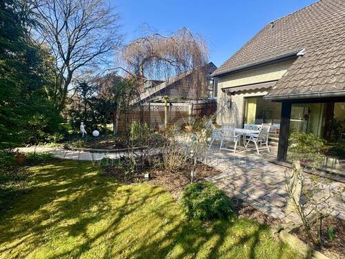 Gartenbereich - Stilvolles Einfamilienhaus mit besonderer Architektur und einem Traumgarten.