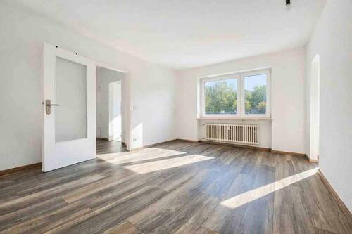 Wohn- Essbereich - Attraktive Investmentchance: 1,5-Zimmer-Wohnung mit Balkon in Rambach (direkt an Sonnenberg)