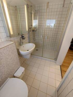 Bad im Wohnkeller - 