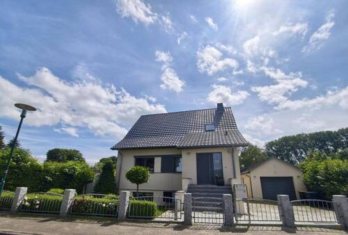 Ansicht Haus und Garten - 5 Zimmer Einfamilienhaus in Kummerow