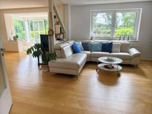 Wohnzimmer mit Gartenblick - 