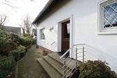 Hauseingang - 6 Zimmer Einfamilienhaus zum Kaufen in Neuss
