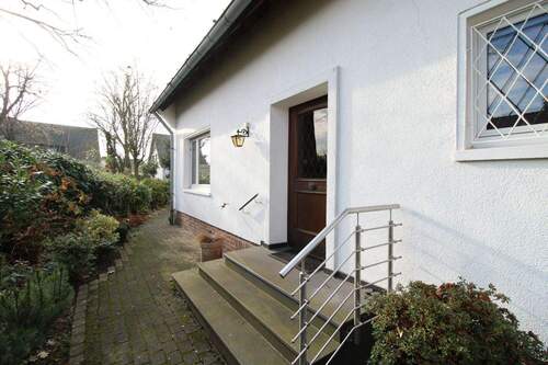 Hauseingang - 6 Zimmer Einfamilienhaus zum Kaufen in Neuss