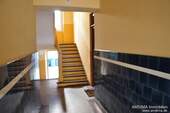 Treppenhaus - 3 Zimmer Etagenwohnung zur Miete in Nürnberg