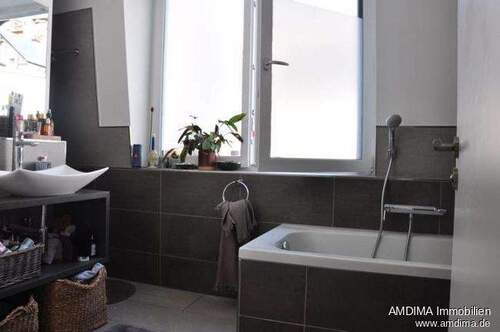 Bad mit Wanne und Doppelwaschbecken - Mehrfamilienhaus, Wohnhaus mit 160,00 m&sup2; in Nürnberg zum Kaufen