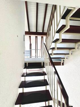 Treppenaufgang Split-Level 3 Kaminzimmer Galarie.jpeg - 