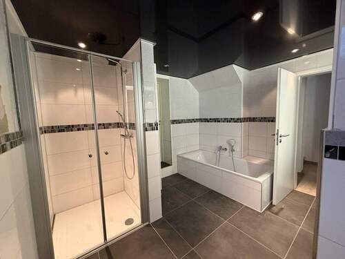 Modernes TGL-Bad (UG) - 