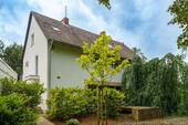 Hausansicht - Ein Zuhause der Möglichkeiten - tolles Wohnensemble mit viel Platz und fantastischer Vielseitigkeit